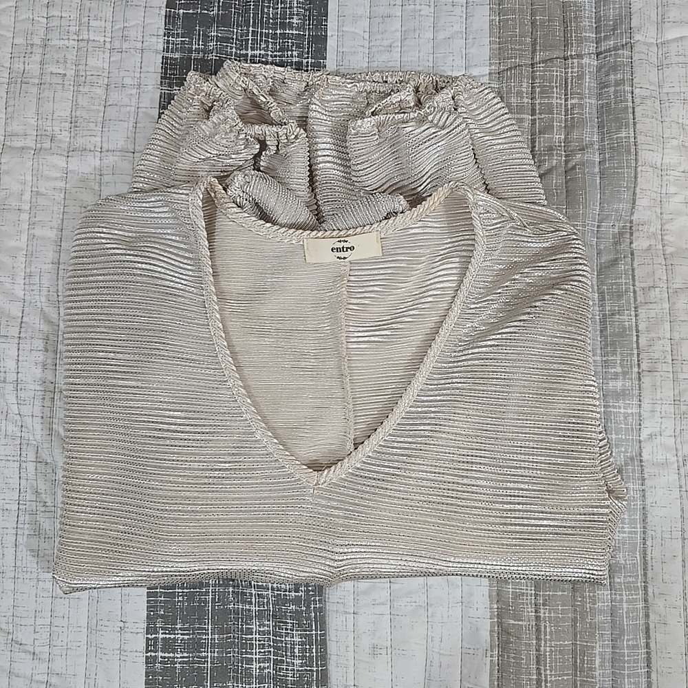 Entro Cream Ribbed Metallic Blouse Size Small Oversized‎
